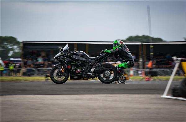 Kawasaki and JD Stunts Set New Guinness World Record