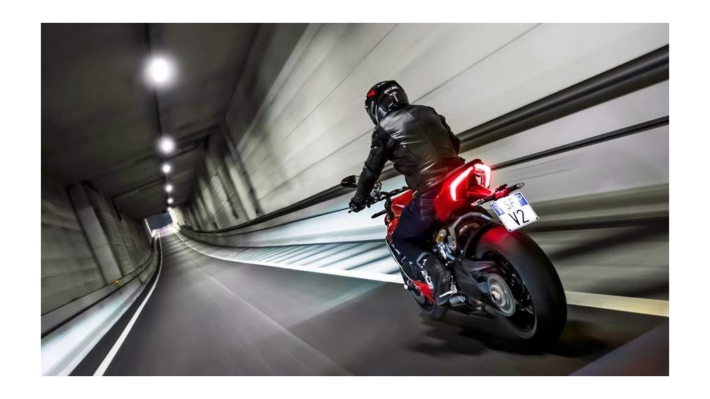 New Ducati Streetfighter V2 955 V2 - Image 14