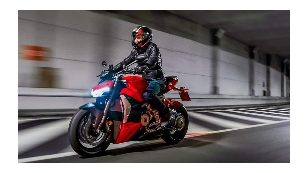 New Ducati Streetfighter V2 955 V2 - Image 16